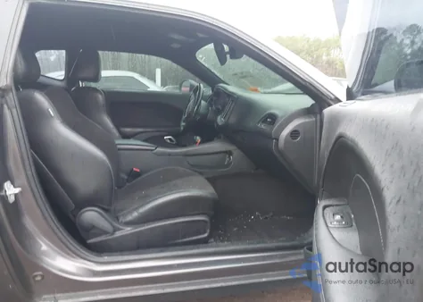 2018 Dodge Challenger Sxt Plus z USA, uszkodzony, nr VIN 2C3CDZAG2JH252139